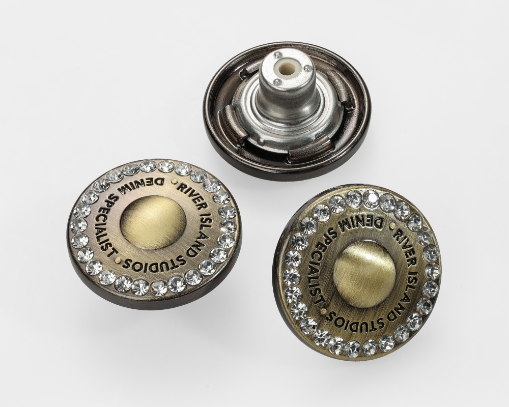 源头厂家如何保障金属钮扣定制的沟通效率？