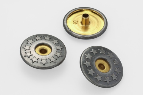 户外服装金属四合扣的耐候性与功能适配