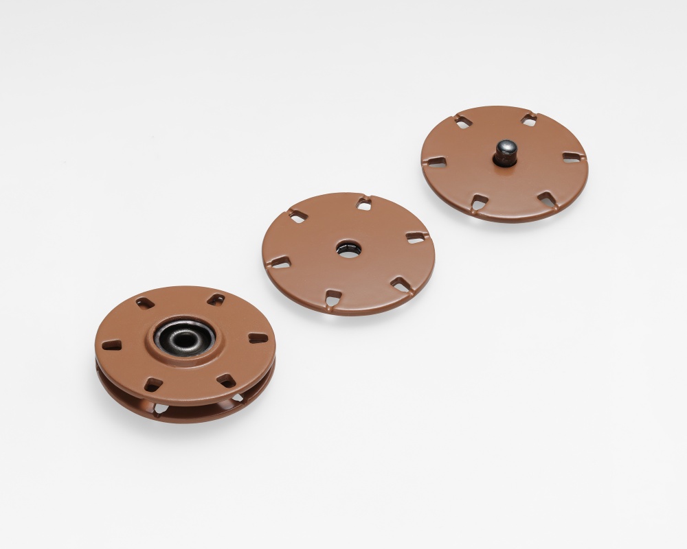 源头厂家如何处理金属钮扣的定制版型调整需求？