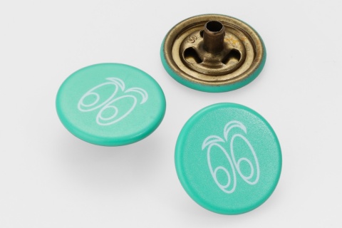 松记：高端金属钮扣在高端服装中的重要作用解析