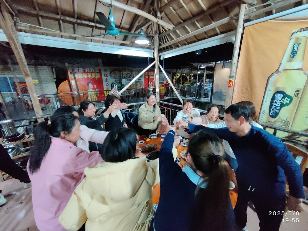 松记钮扣制品有限公司三八妇女节 聚餐活动圆满举行