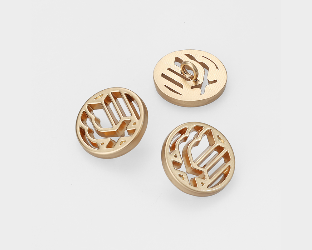 奢侈品品牌选择金属纽扣有什么讲究？