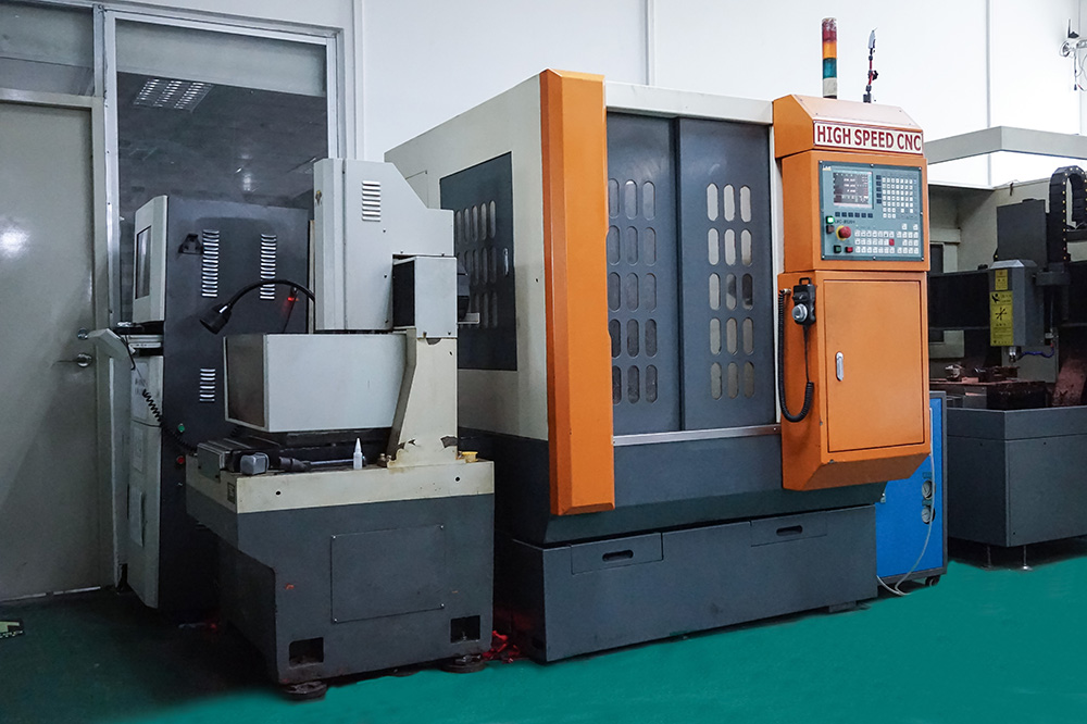 金属四合扣在服装中是如何应用的?