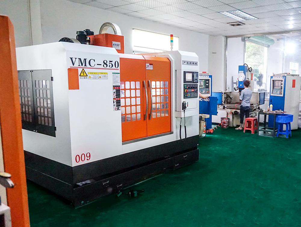 户外服装选择金属纽扣定制厂家要关注什么？