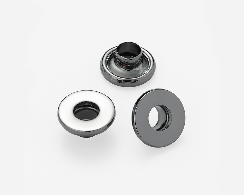 鞋类厂家如何选择鸡眼扣的材质确保其耐用？