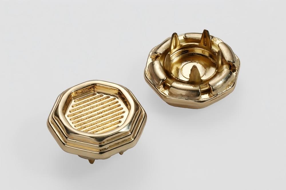 宽松版型服装五爪扣的位置设计原则