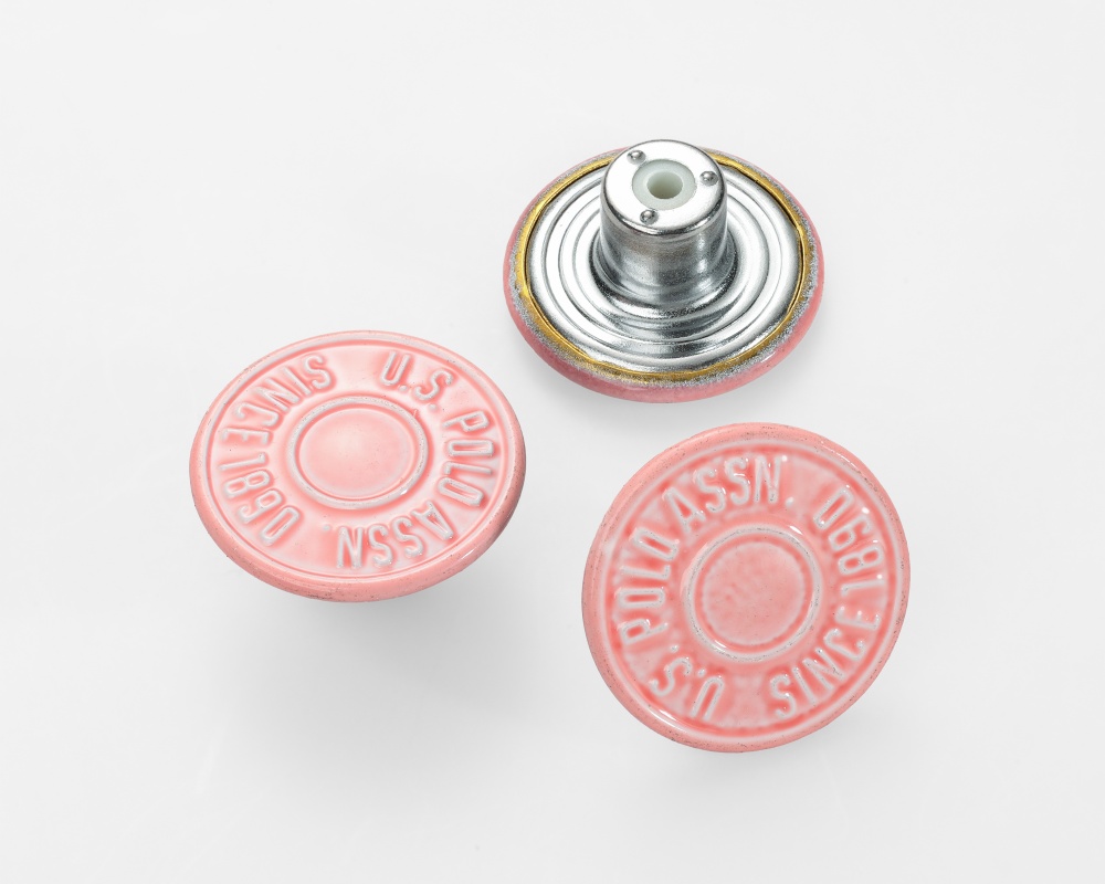 松记科普：工装源头工厂如何为工装选择耐用金属钮扣？（第876篇）