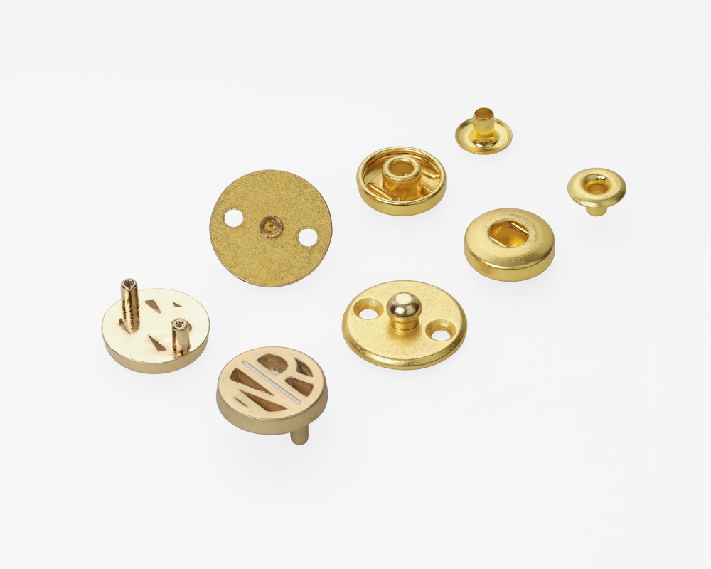 钮扣源头工厂,金属钮扣工厂,如何把控金属钮扣的表面抛光细腻度