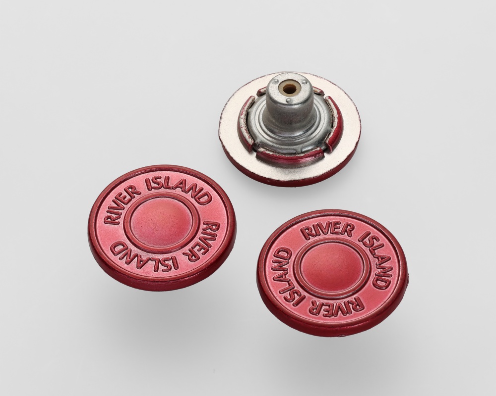 源头工厂如何满足金属钮扣的卡通造型定制需求？