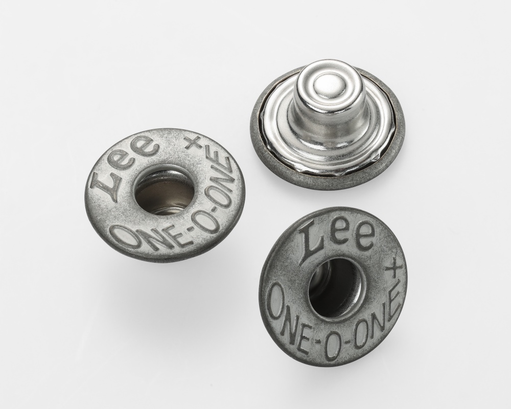 服饰品牌钮扣定制,品牌金属钮扣定制,服饰品牌如何解决金属钮扣定制的尺寸适配问题？